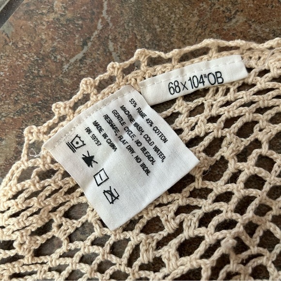 Vintage Large Hand Crocheted Lace Tablecloth Wall Hanging French Country Beige - Picture 4 of 6